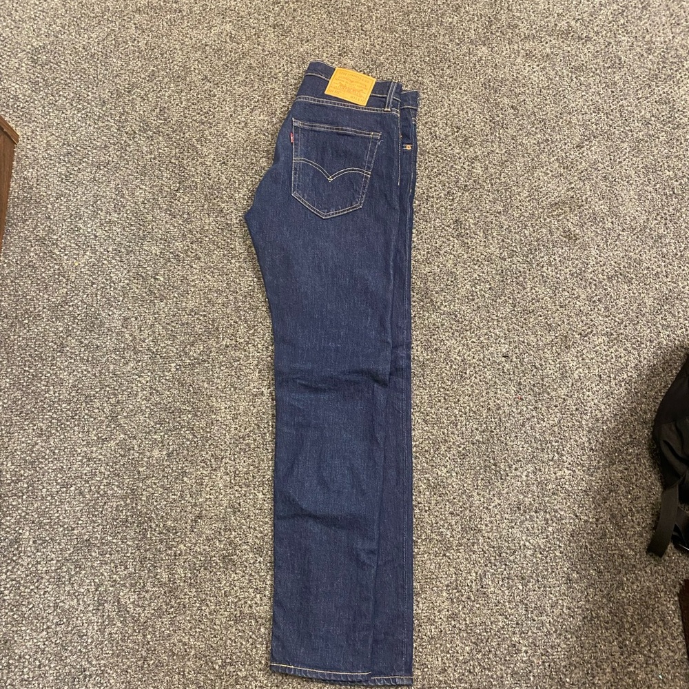 Dark wash, timeless Levi’s 512